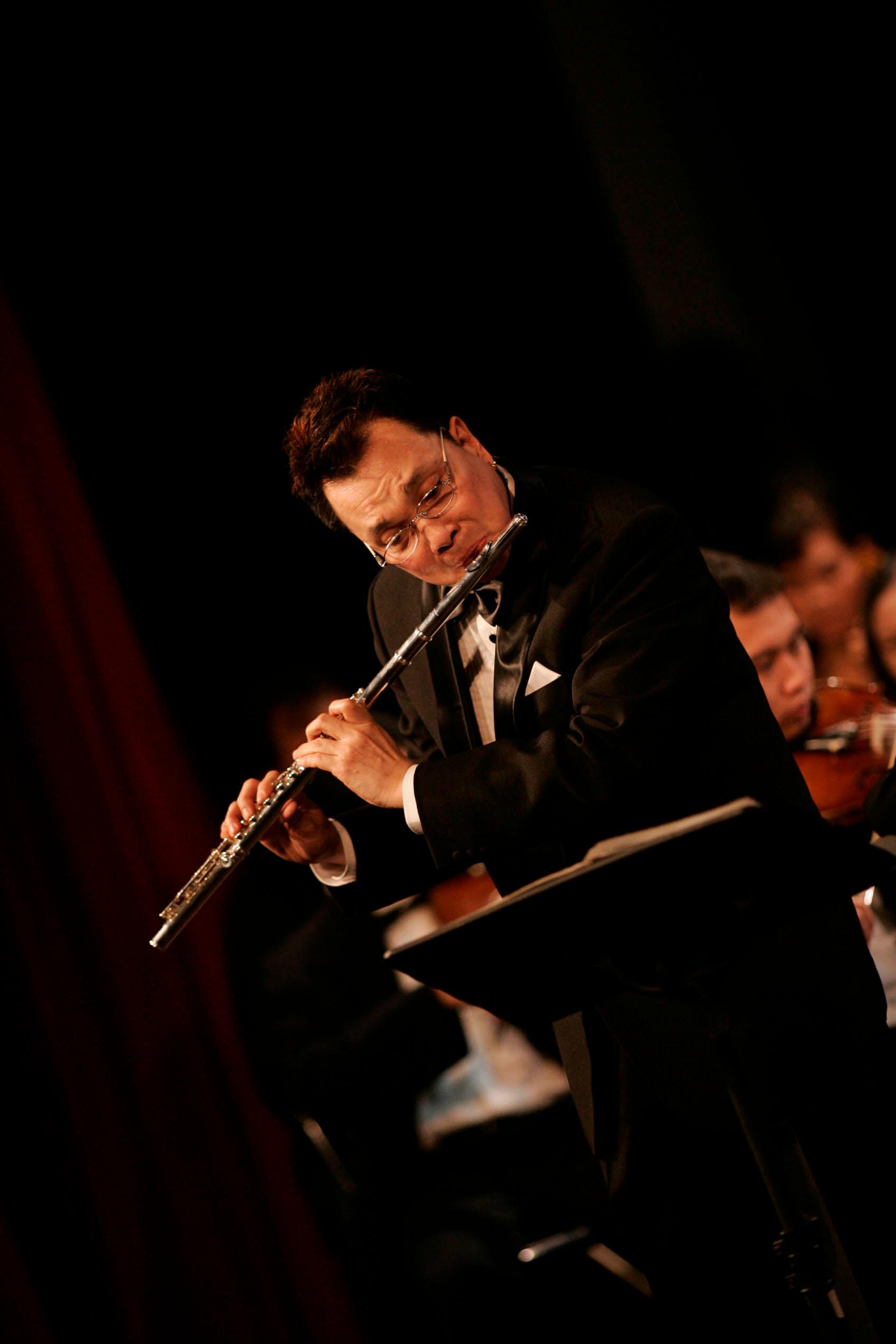 FLAUTIST DR. SANTIAGO G. YANGCHO HUT JAKARTA KE 477 - 2004 GEDUNG KESENIAN JAKARTA